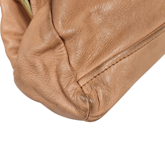 Vintage 70s Weber's Peach Leather Large Baguette Gold Metal Handle Women's Purse - Picture 5 of 13